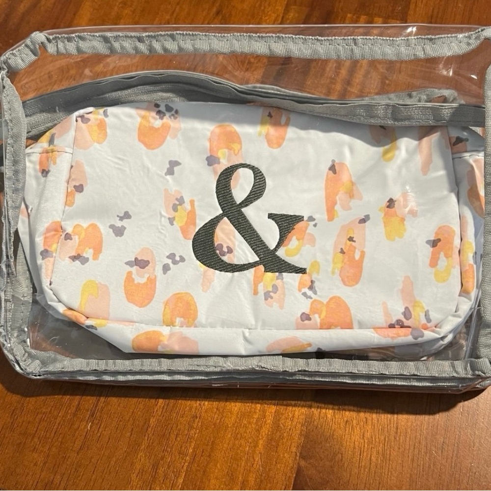 Thirty One Travel Pouches in Soft Watercolor Spots with Monogram! BNIP!! - Picture 2 of 8